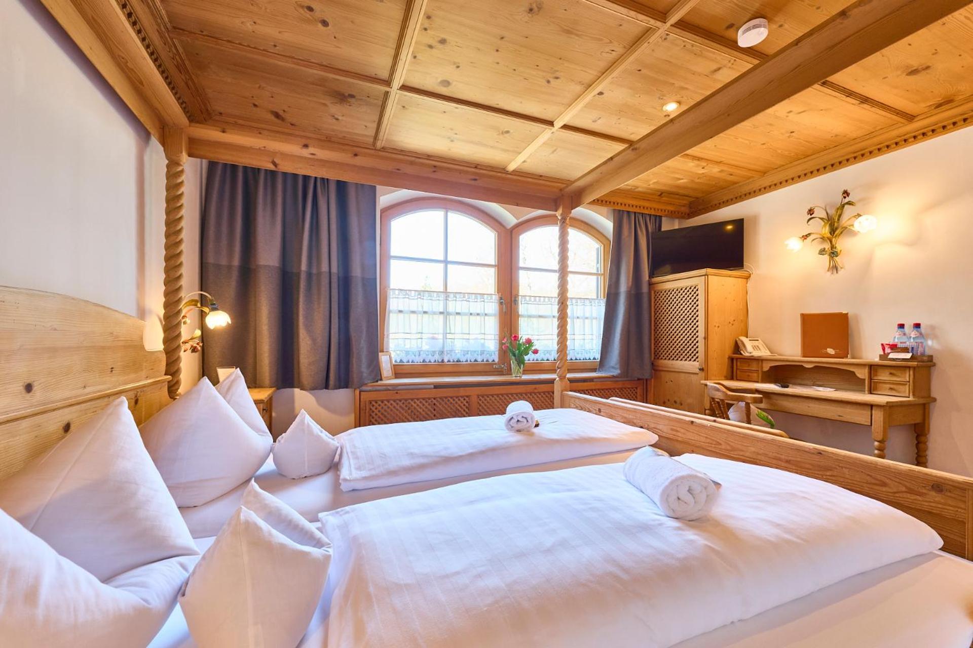 Hotel Waldgasthof Buchenhain Baierbrunn Exterior photo